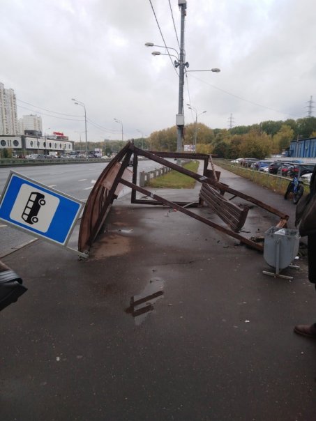 Вчера, в результате сильного ветра н...