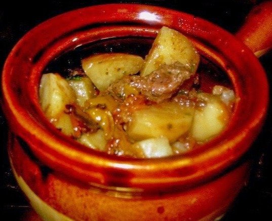 Готовим в горшочках: мясо с картофел...